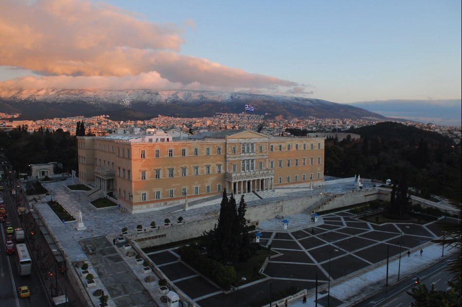 Ο συνταγματολόγος Αντώνης Μανιτάκης μιλάει για τον ρόλο των υπηρεσιακών κυβερνήσεων